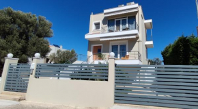 The Bright House a two story maisonette in Loutraki